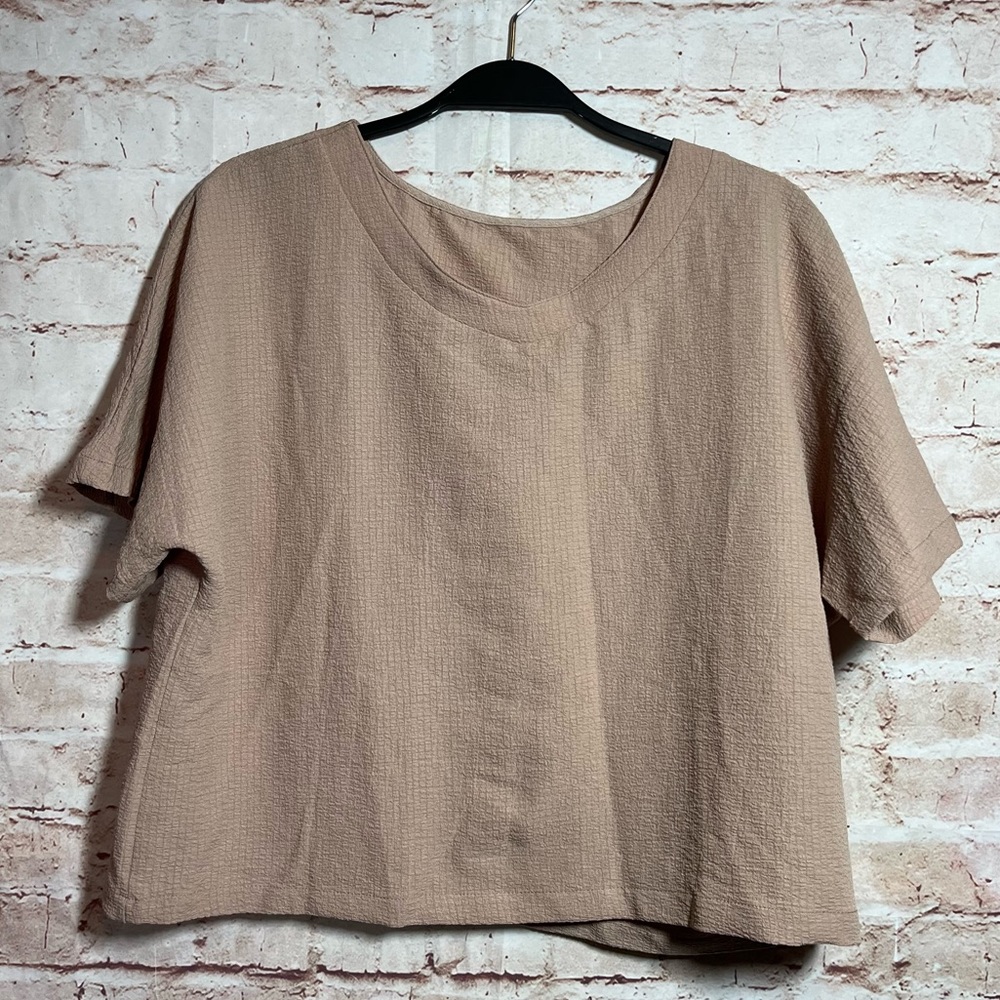 Tan short sleeve oversized dressy crop top size medium